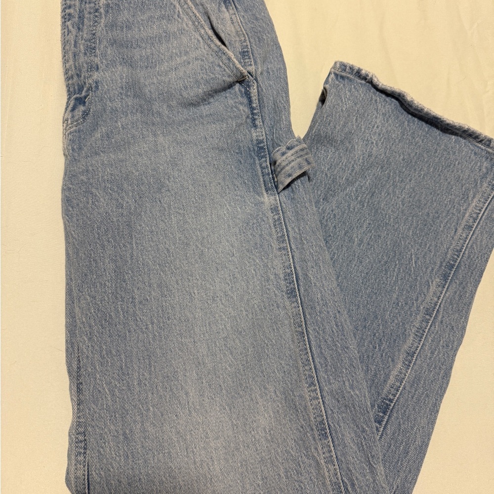 Abercrombie & Fitch
The 90s Relaxed Jean
High Rise